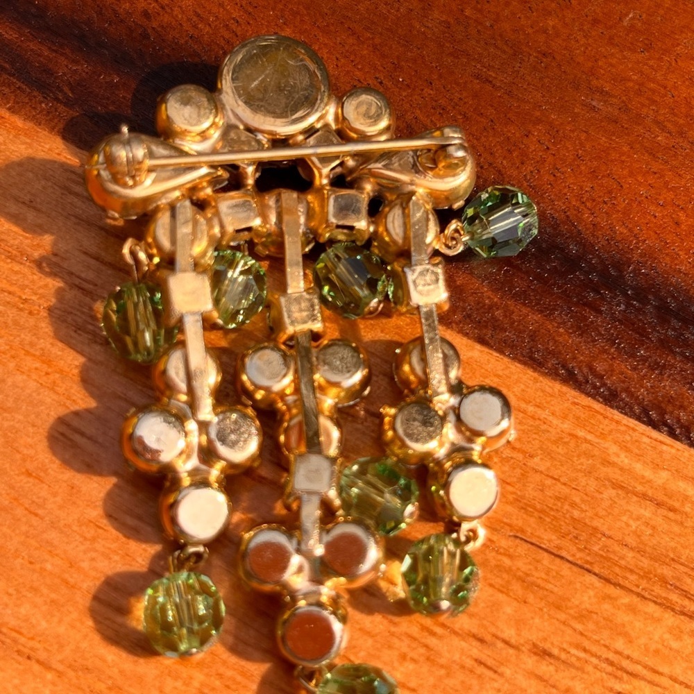 VINTAGE AURORA BOREALIS GREEN RHINESTONE brooch. Rare. Juliana? - Picture 7 of 9